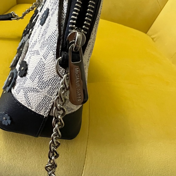 Michael kors Emmy cross body bag with matching wallet - Picture 10 of 11